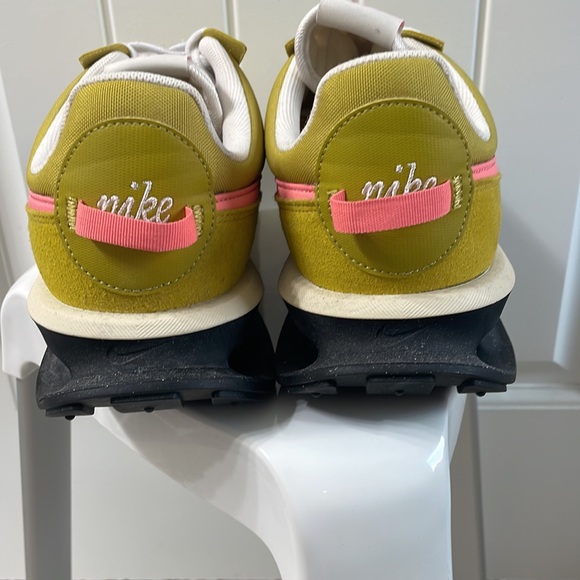 (WMNS) Nike Air Max Pre-Day LX 'Dark Citron Pink Gaze' size 12 mens 10.5 - Picture 4 of 9